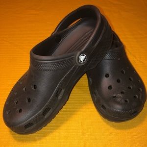 Black Crocs size 8